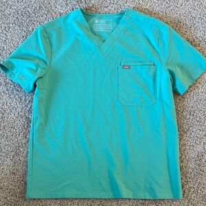 FIGS SCRUB SET SIZE M GREEN 3 pocket top jogger pants NEVER WORN